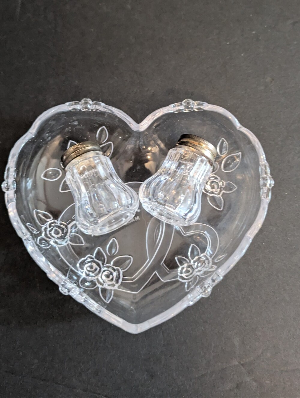 Salt Pepper Shakers Clear Heart-Shaped Trinket Dish NWOT Plastic